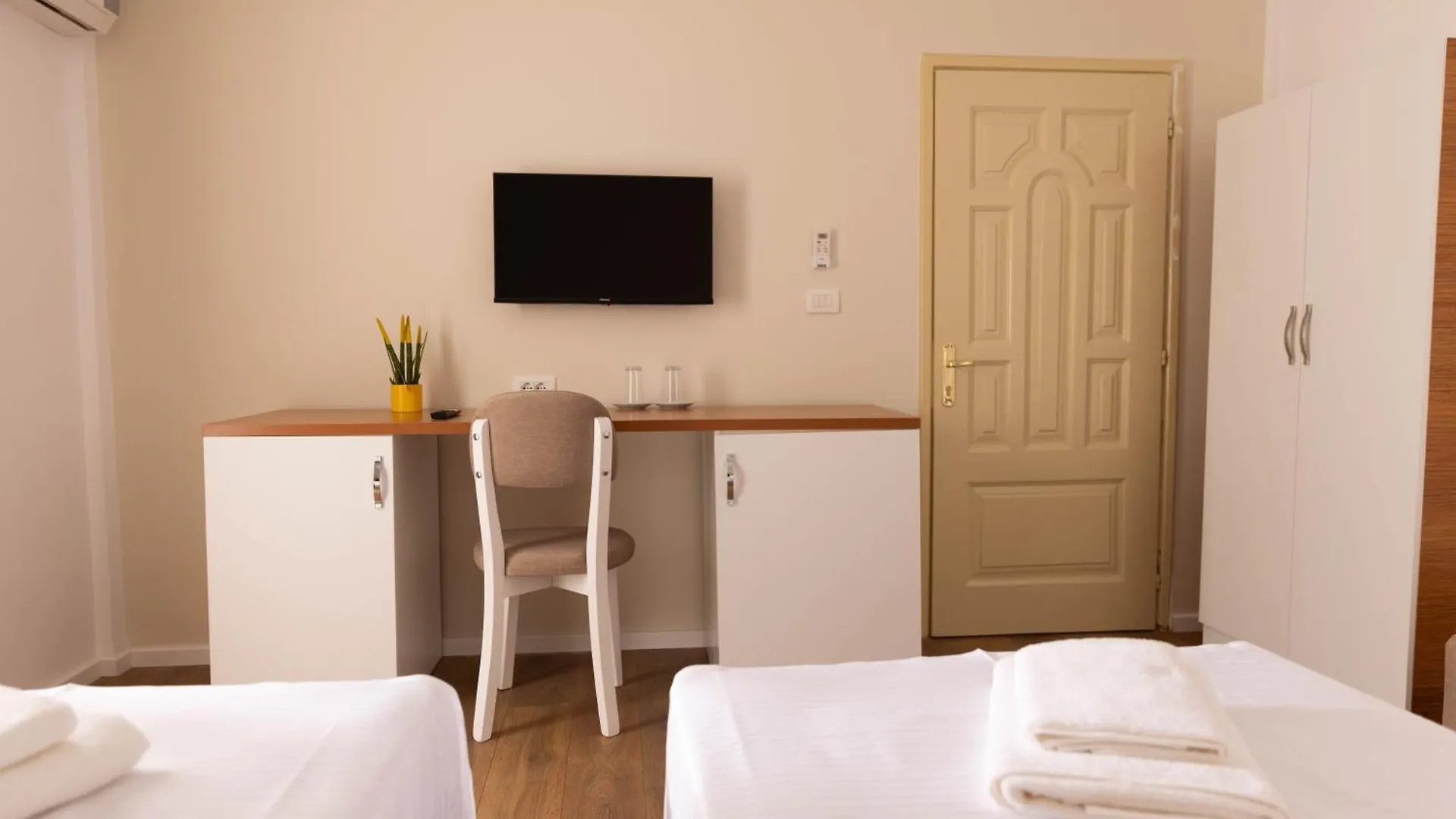Hotel Vila Max Durres 2*,  Albania
